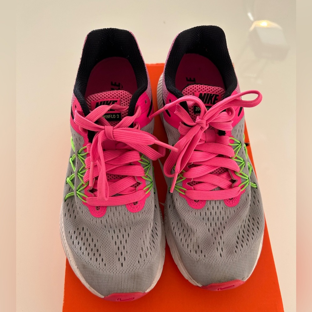 Nike Women's Gray and Pink Athletic Shoes
